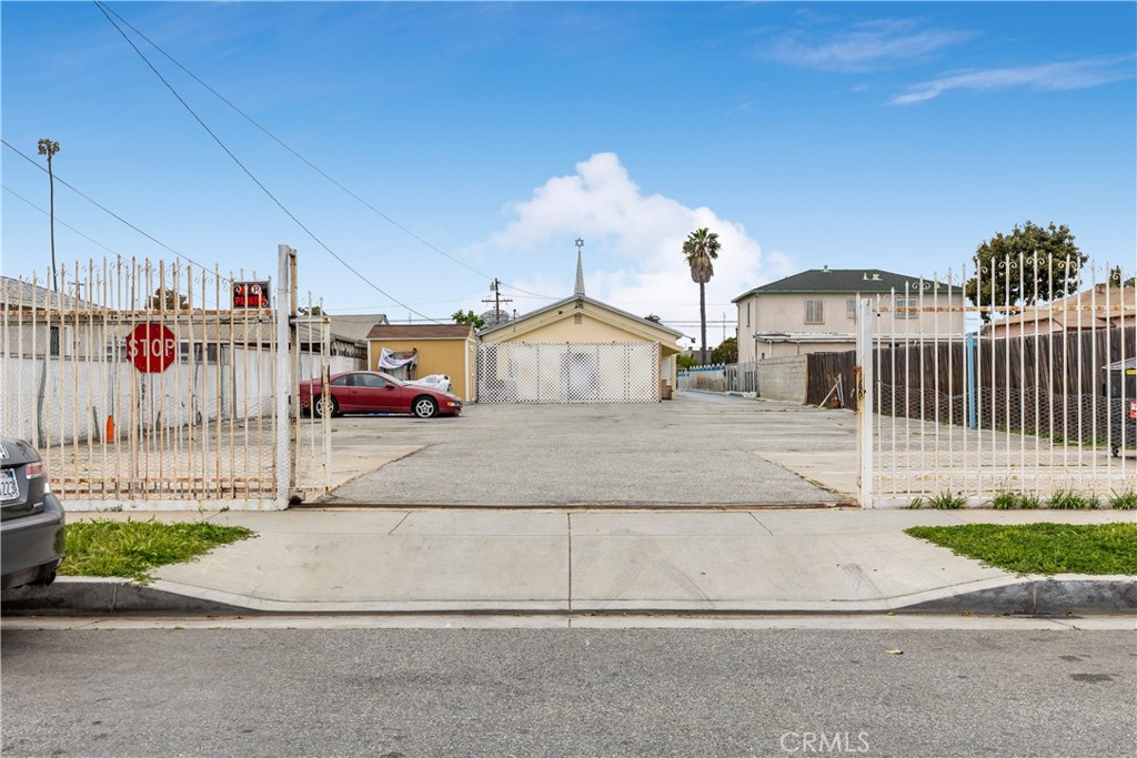 10536 S Grevillea Avenue