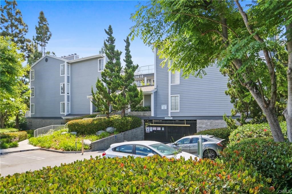 1418 Brett Place 319