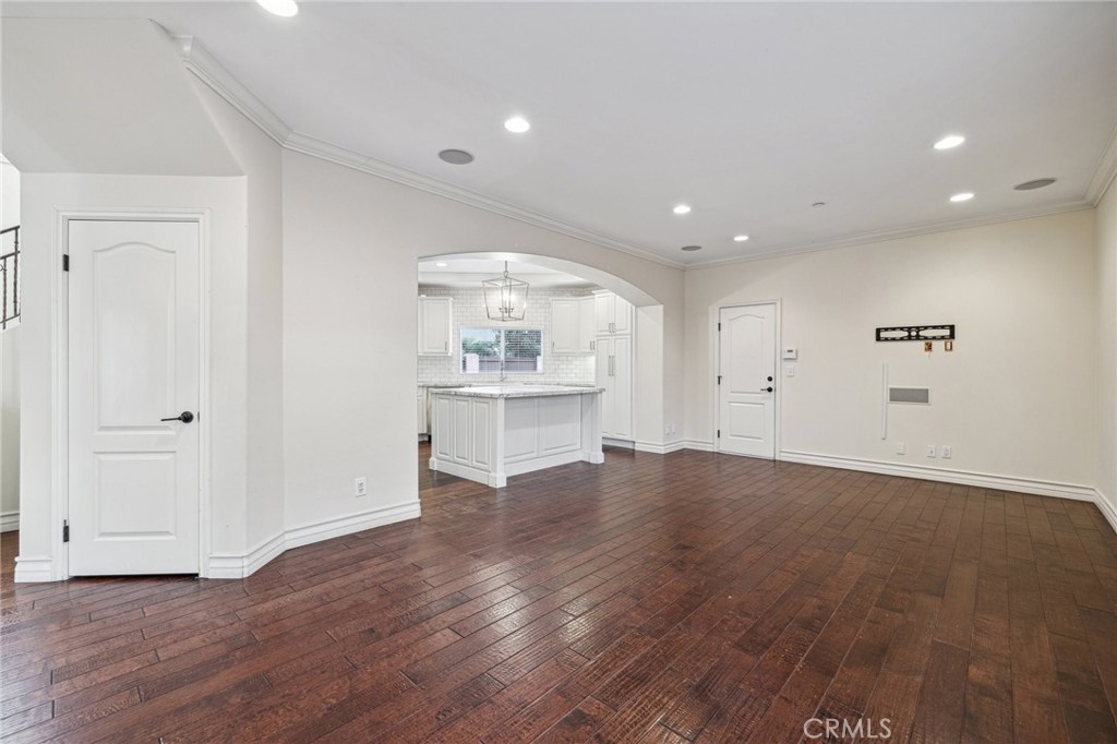 2005 Dufour Avenue A