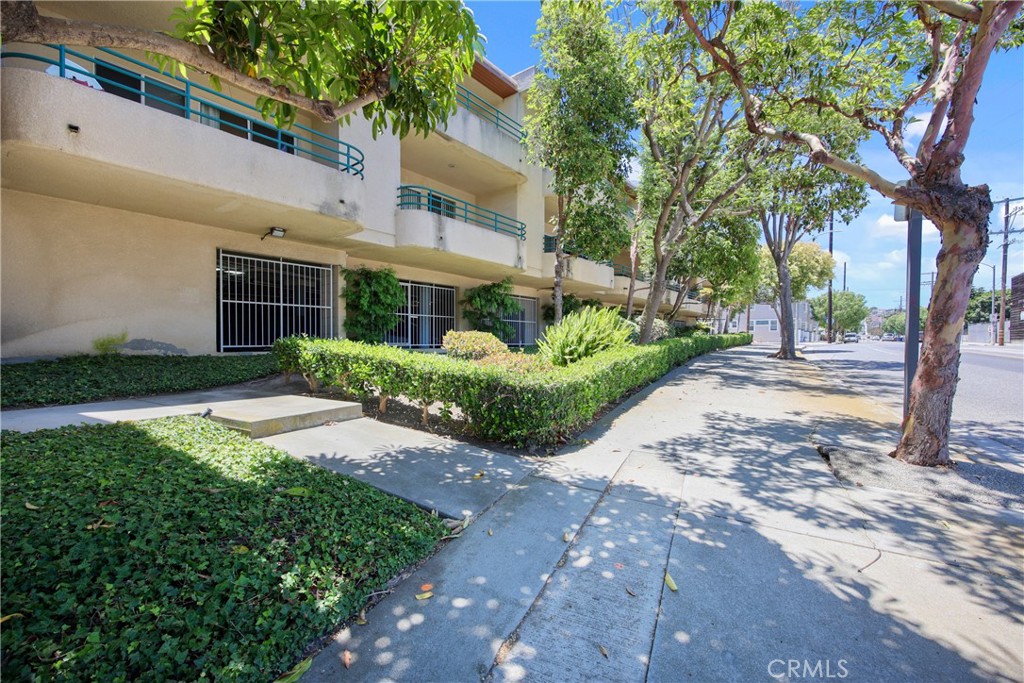 2222 S Mesa Street 8