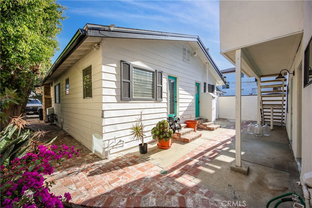 1054 W 23rd