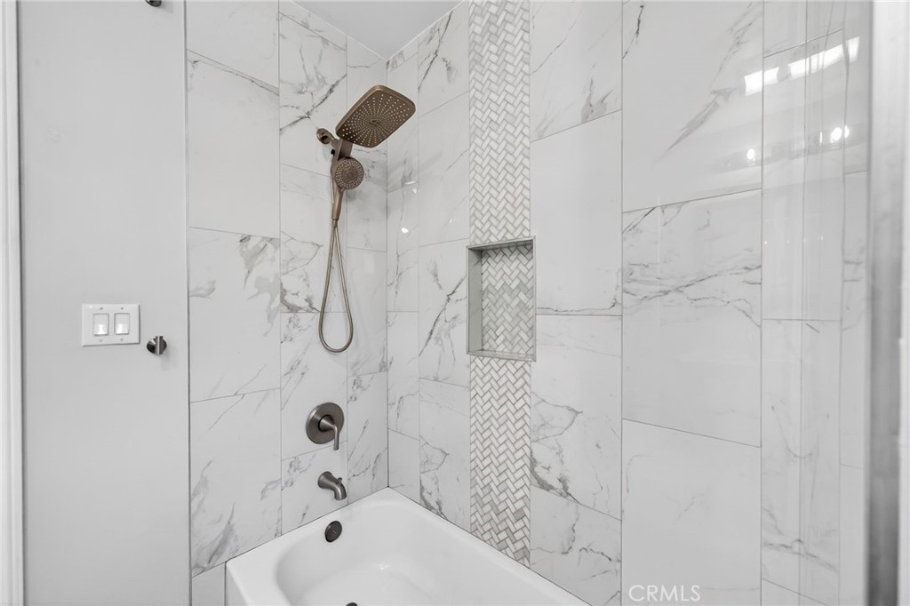 1520 E Sandison Street