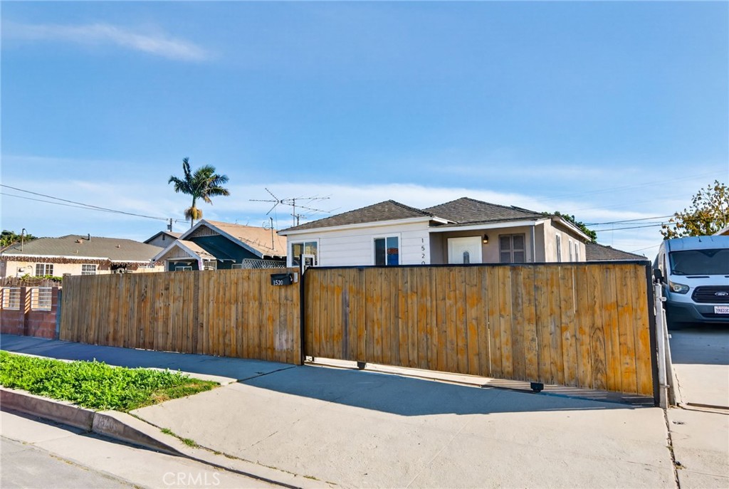 1520 E Sandison Street