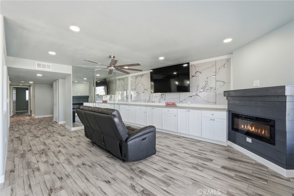 2222 S Mesa