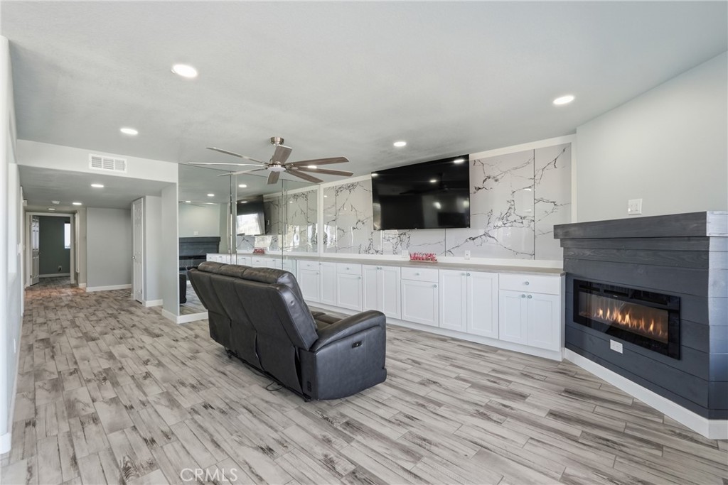 2222 S Mesa