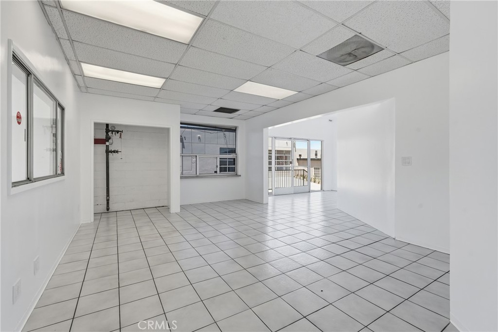 717 E El Segundo