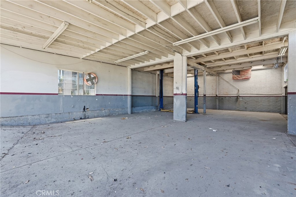 713 E El Segundo