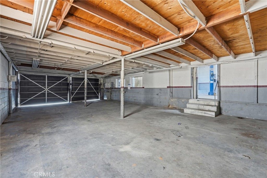713 E El Segundo