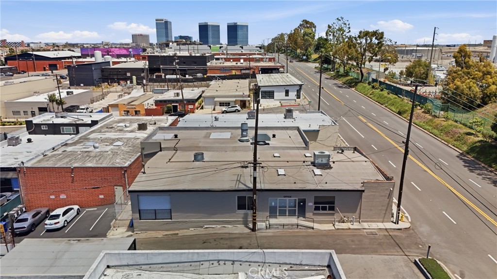 713 E El Segundo