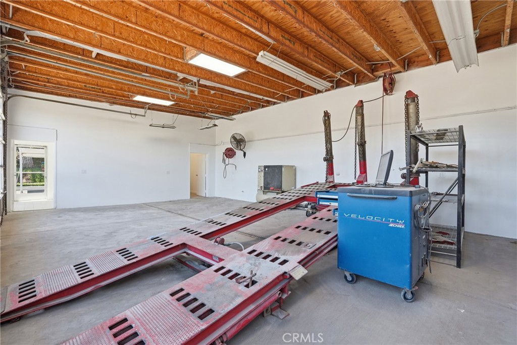713 E El Segundo