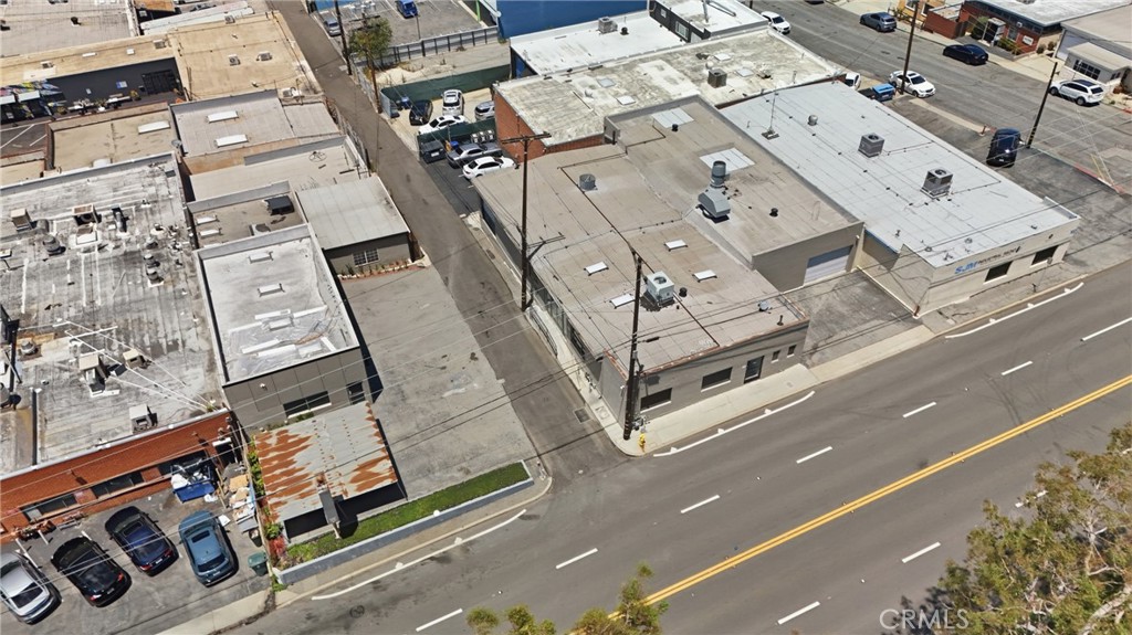 713 E El Segundo