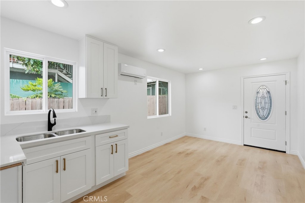 2316 S Alma
