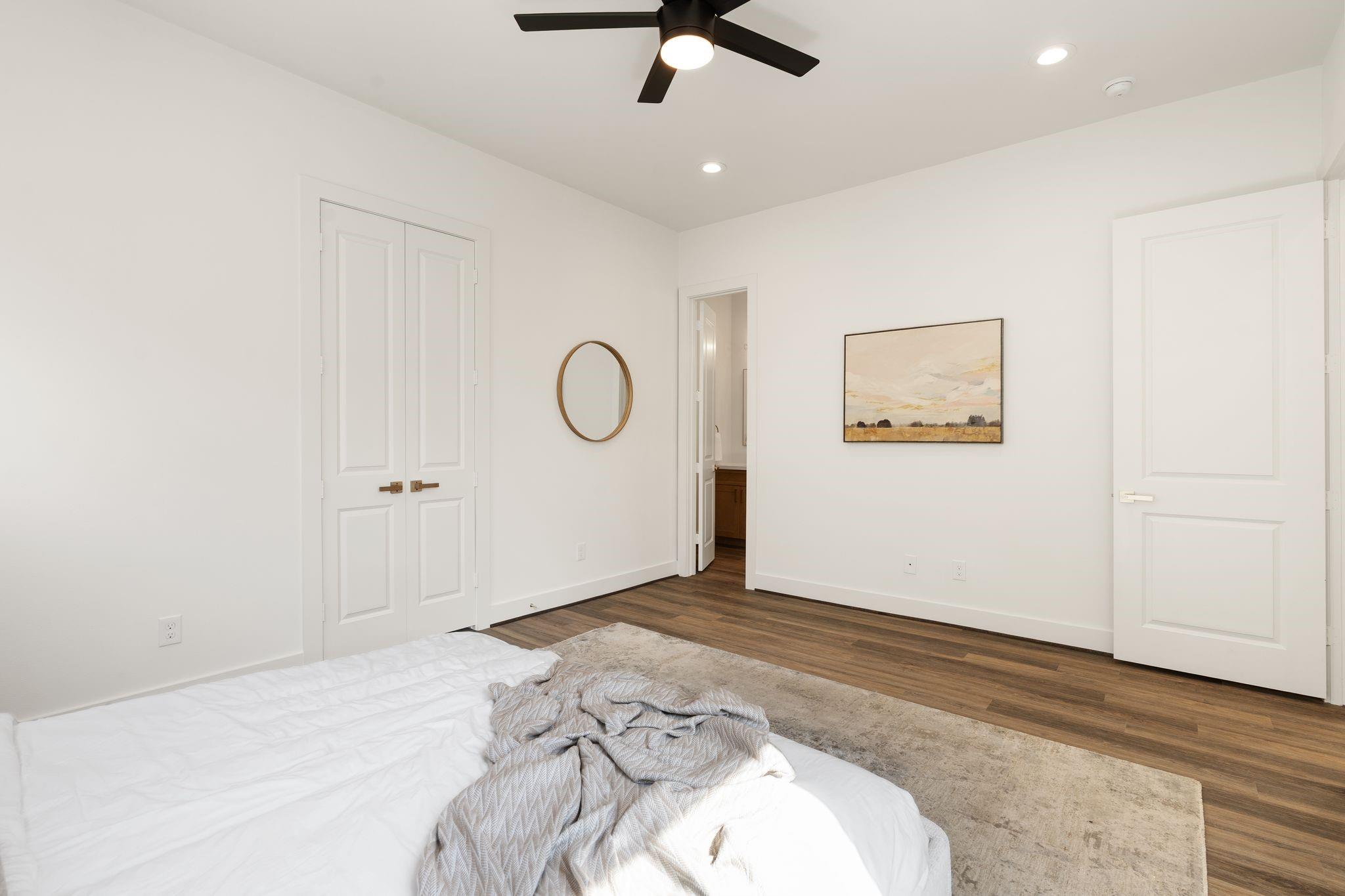 1142 W 16th Street