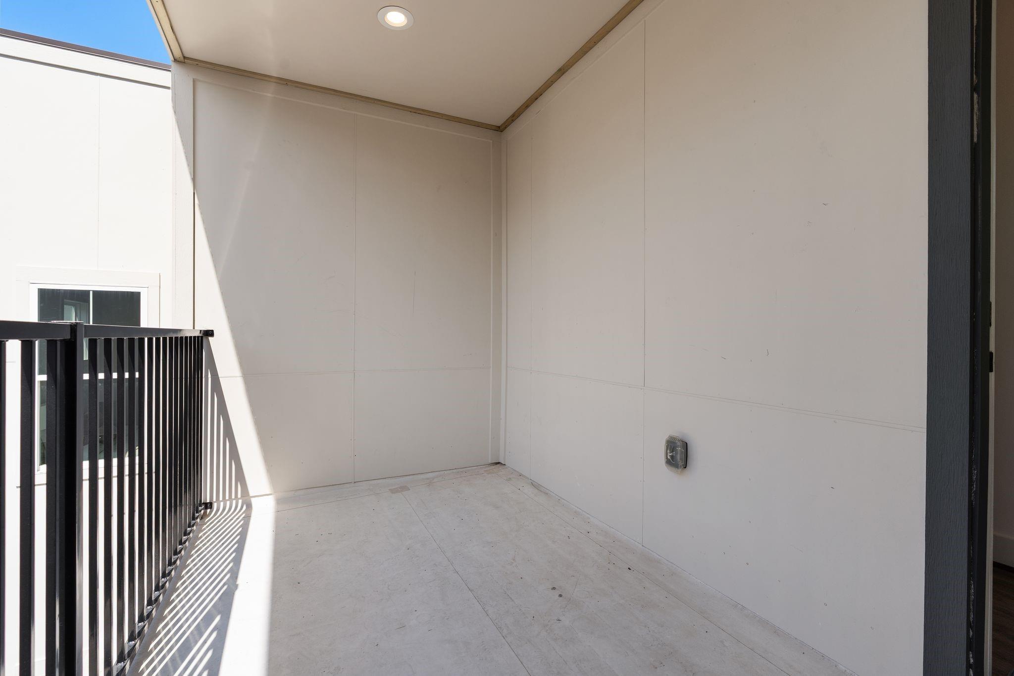 1142 W 16th Street