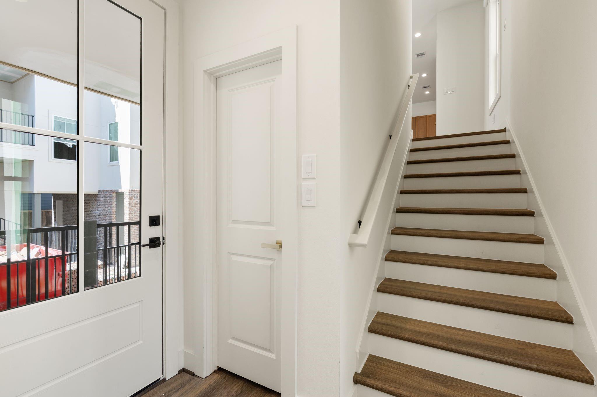 1142 W 16th Street