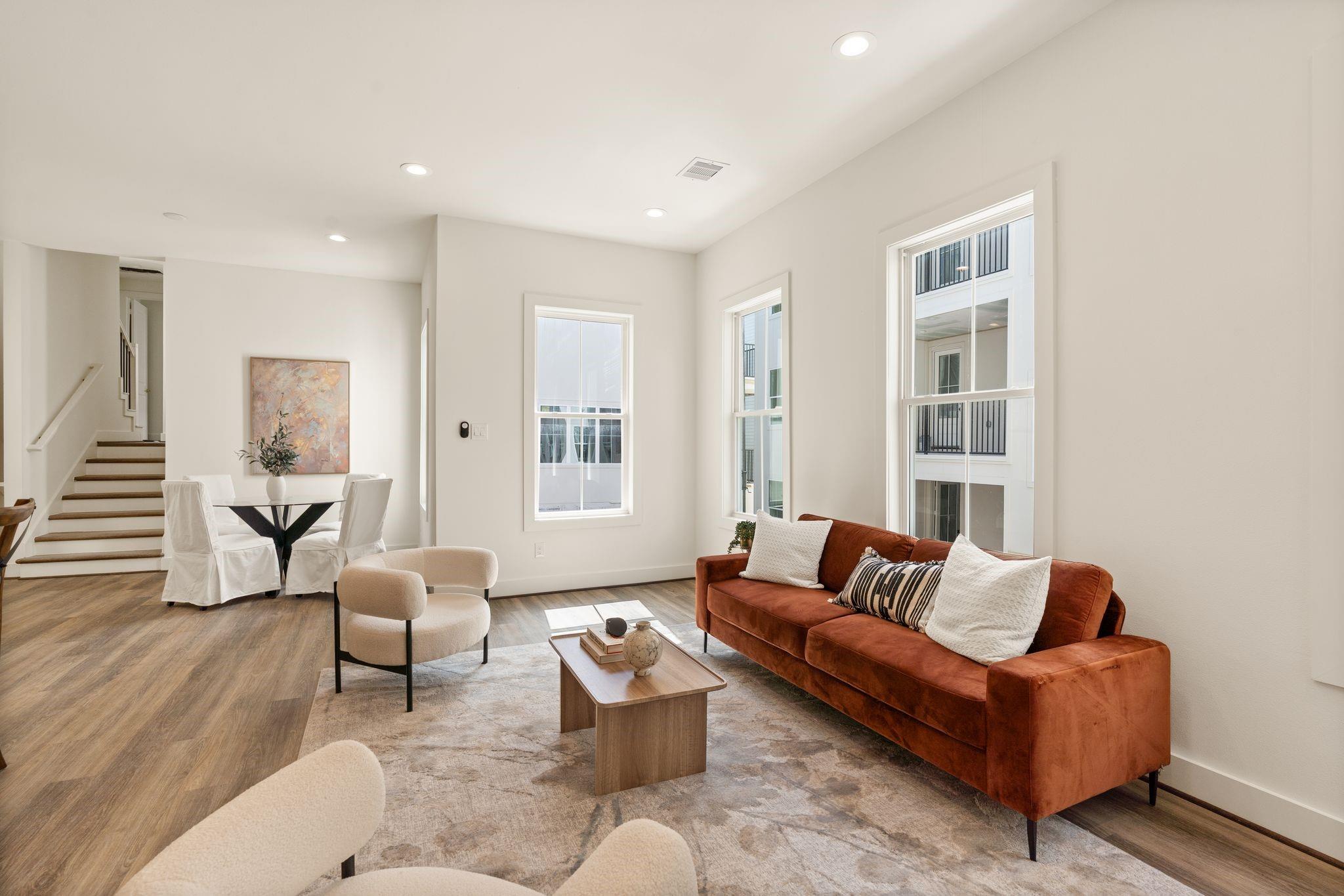 1142 W 16th Street