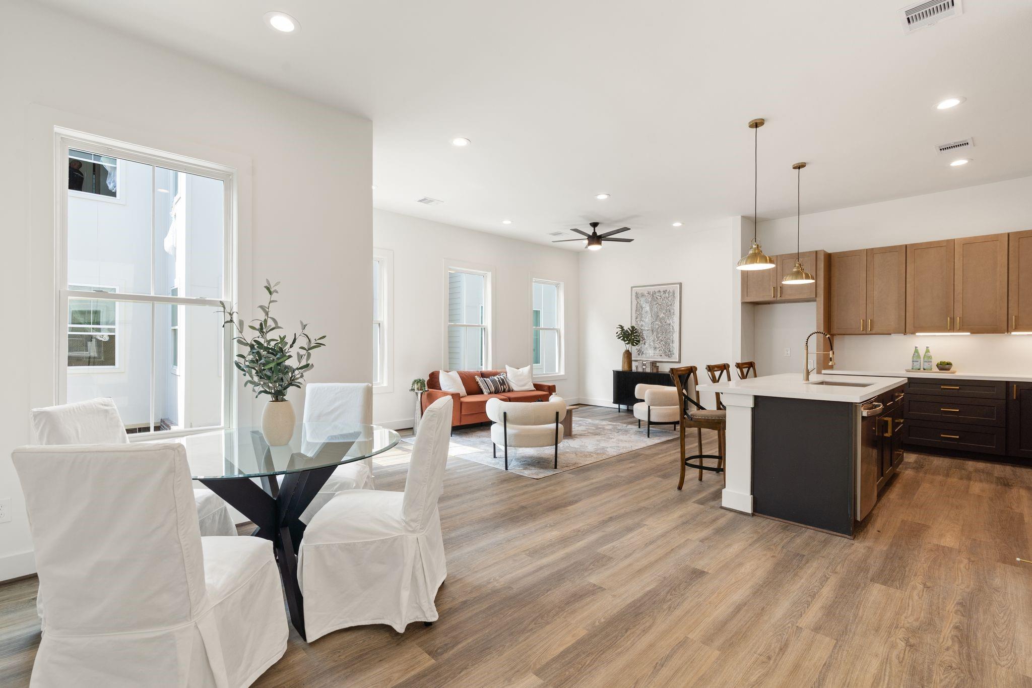 1142 W 16th Street