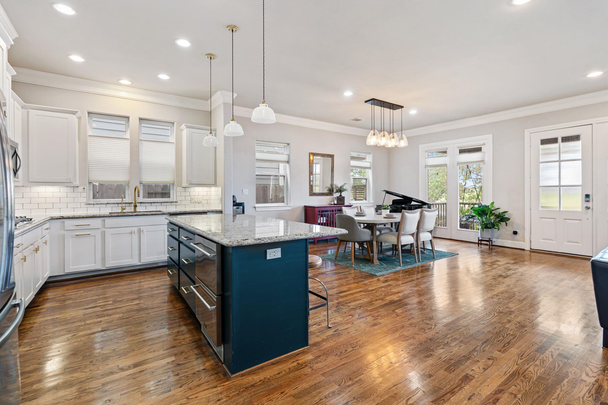 8710 Emnora Lane