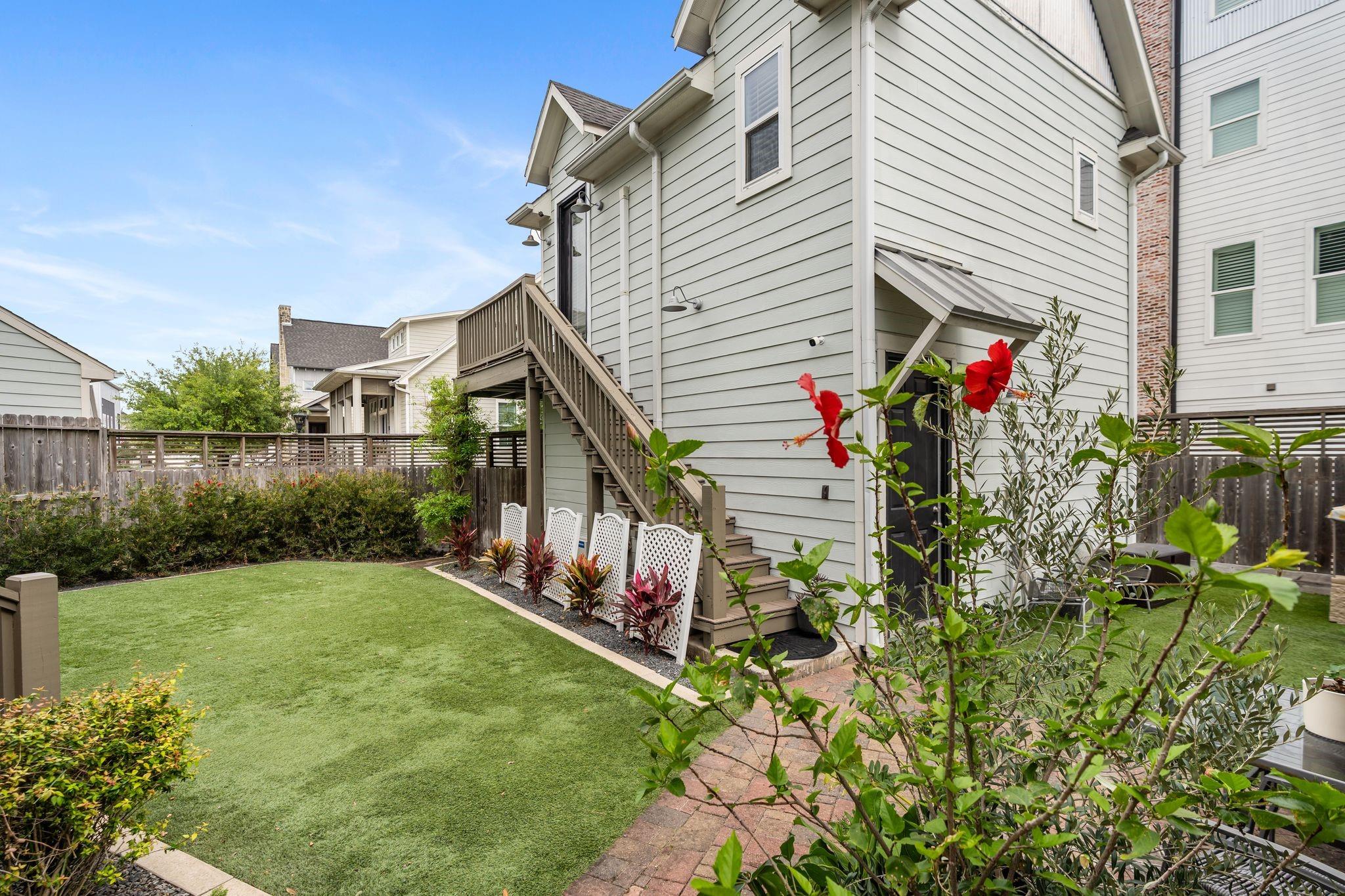 8710 Emnora Lane