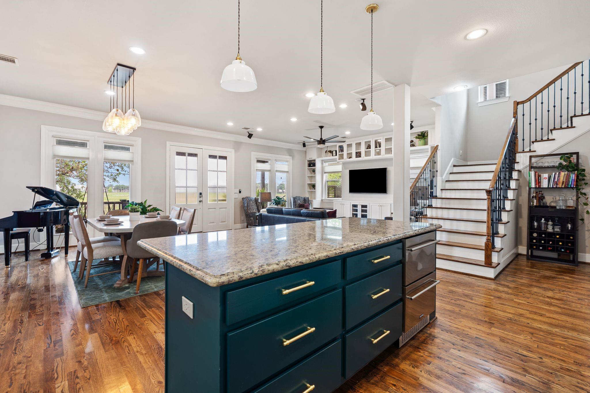 8710 Emnora Lane