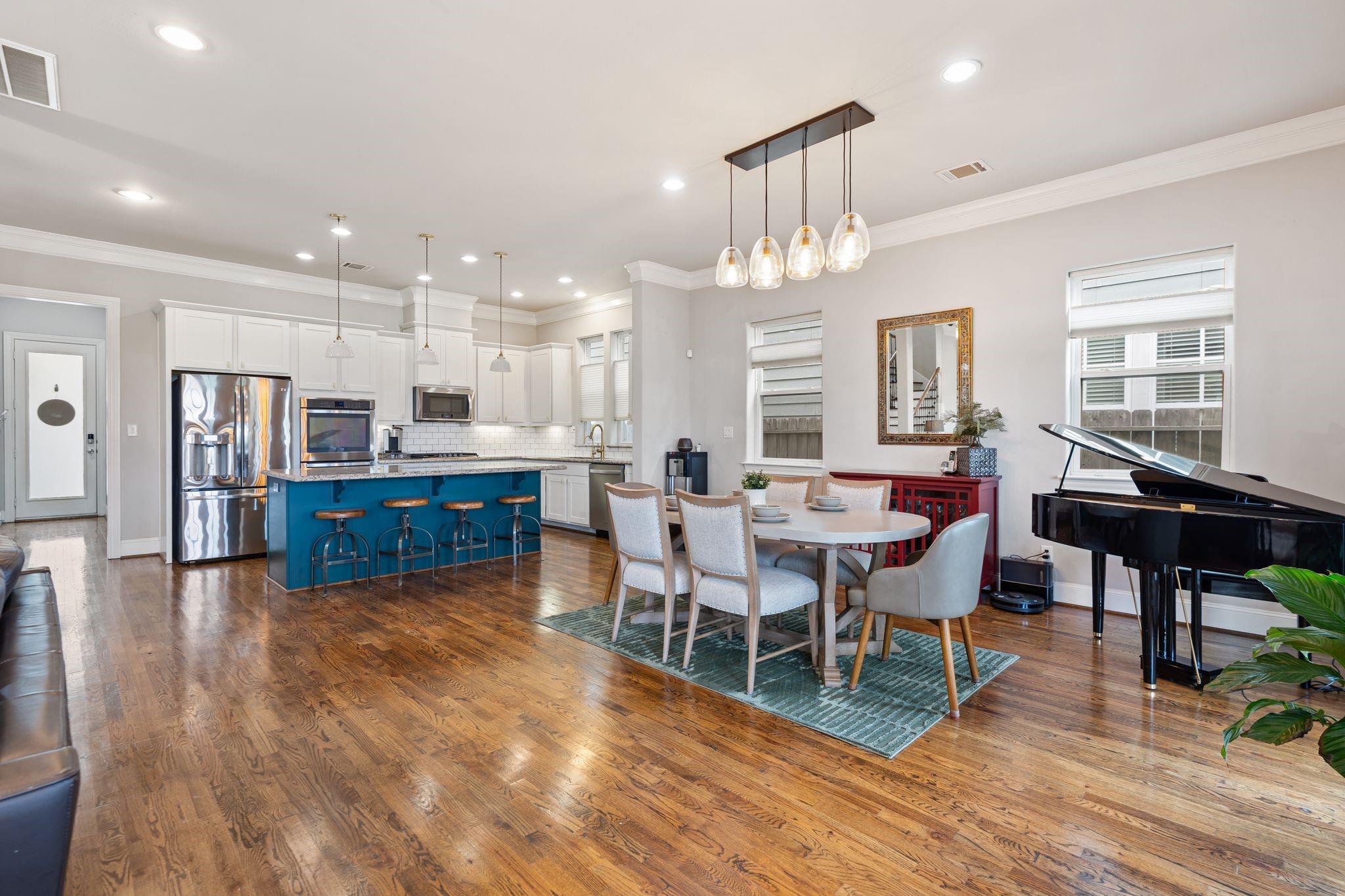 8710 Emnora Lane