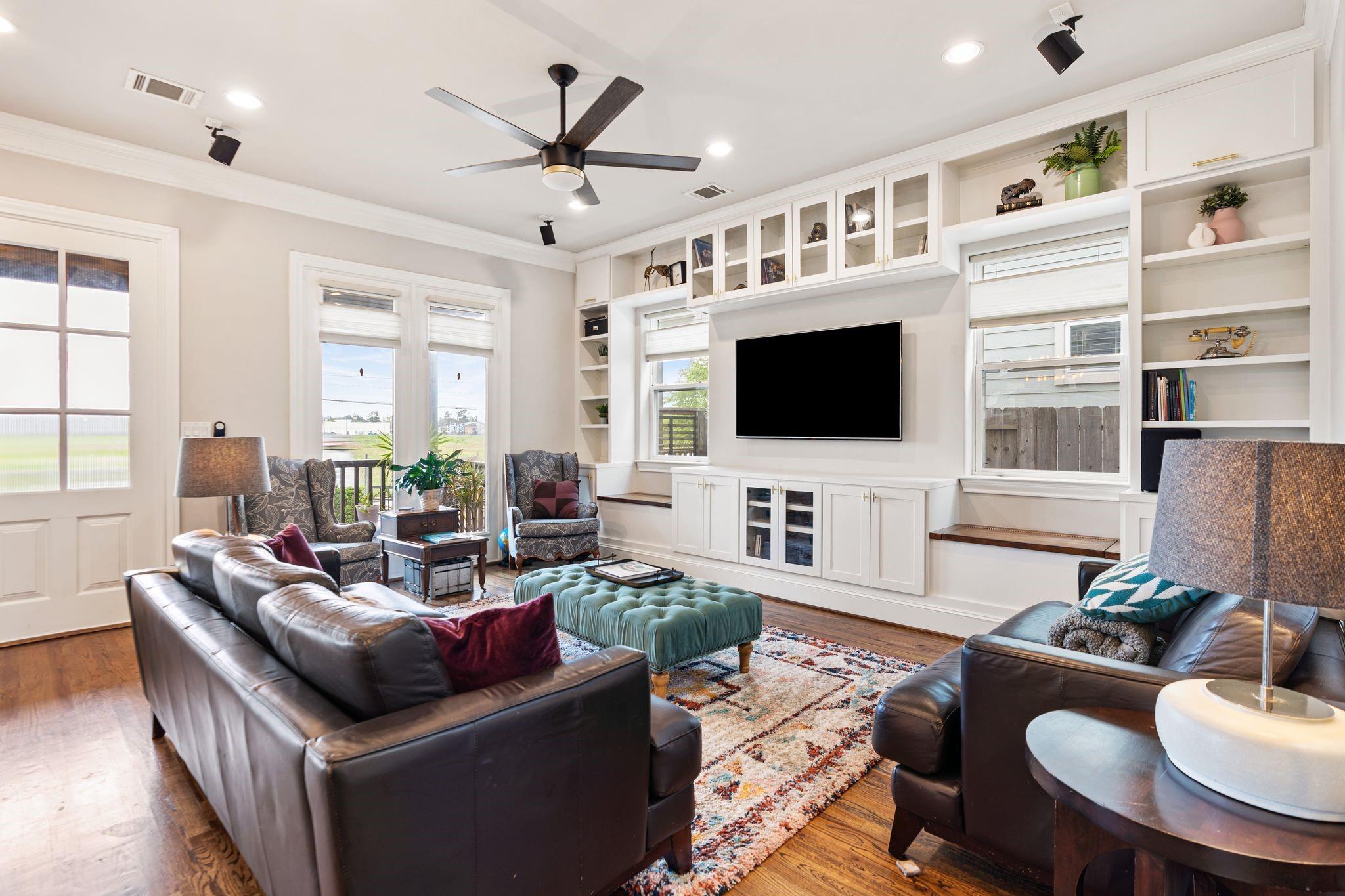 8710 Emnora Lane