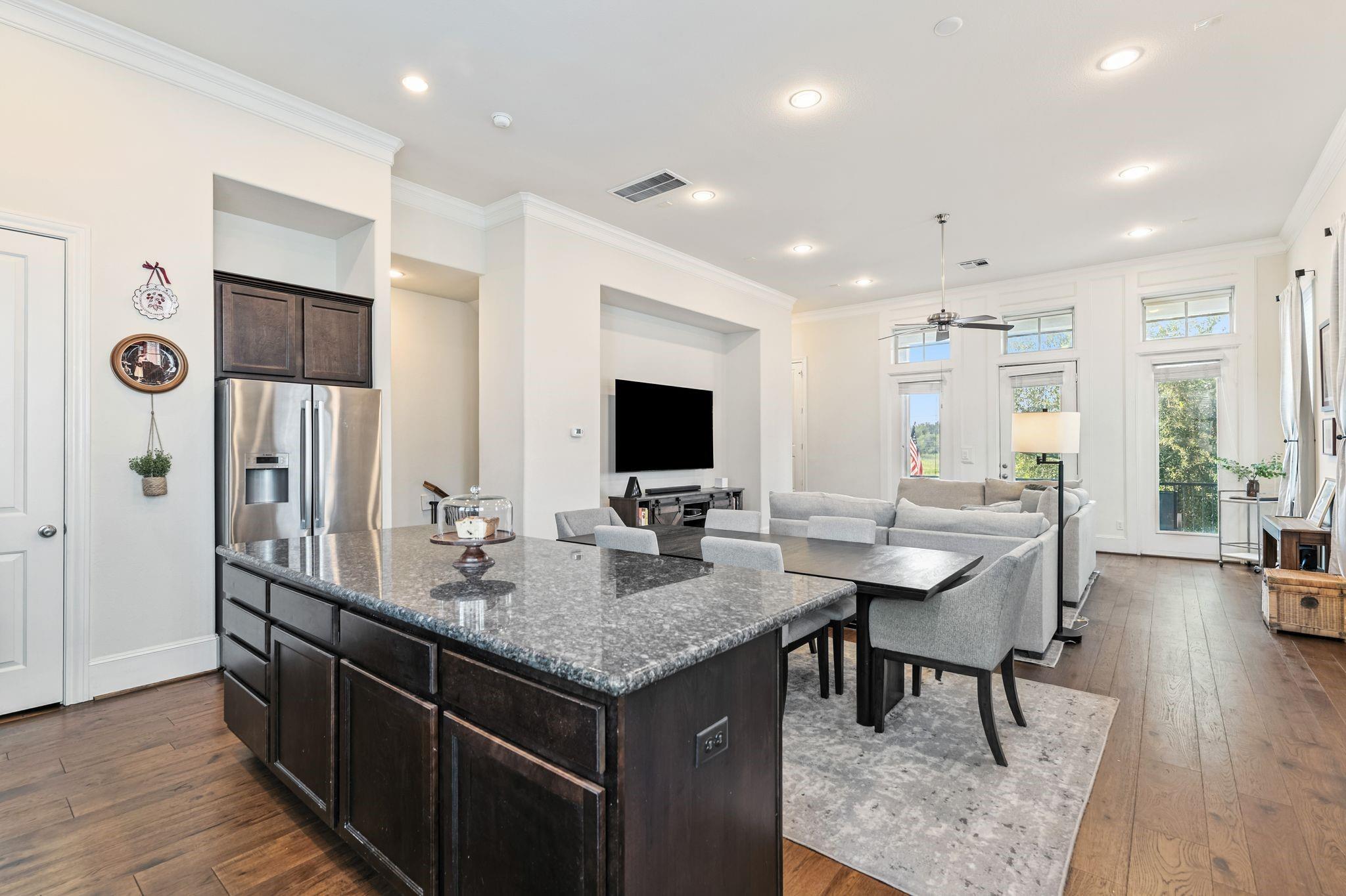 8670 Emnora Lane