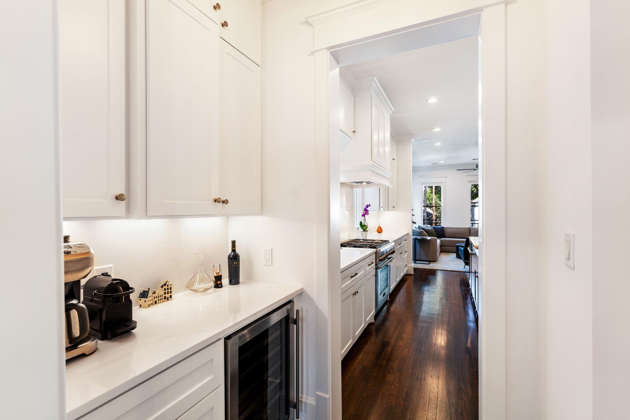 337 W 21st Street