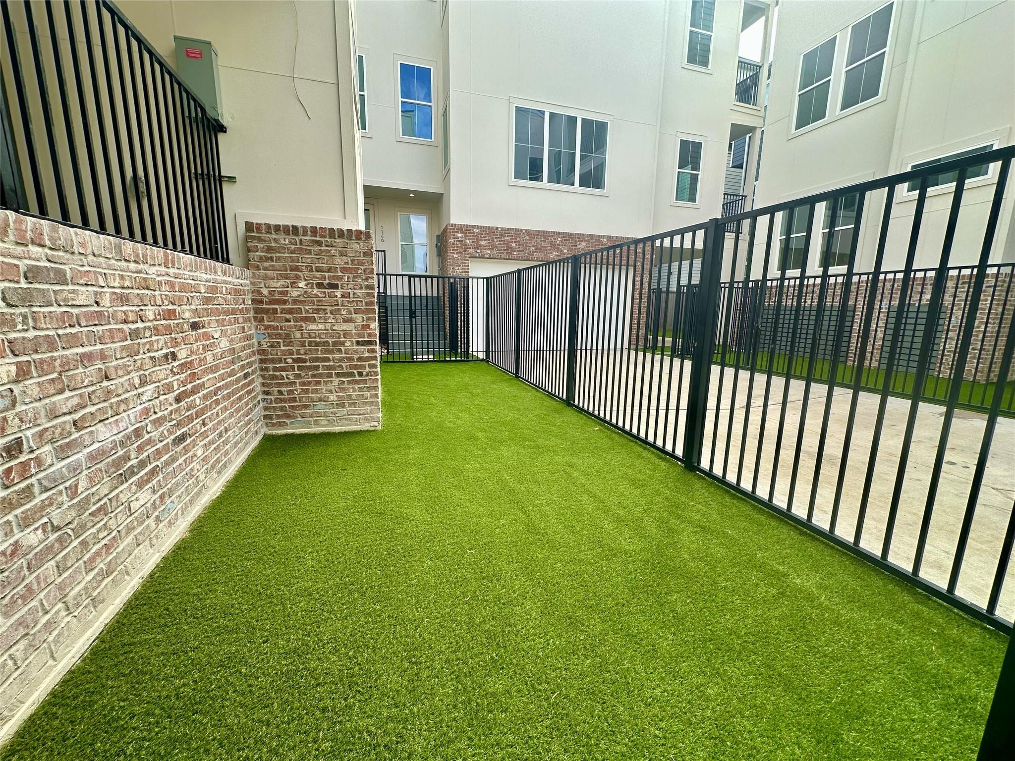 1138 W 16th Street