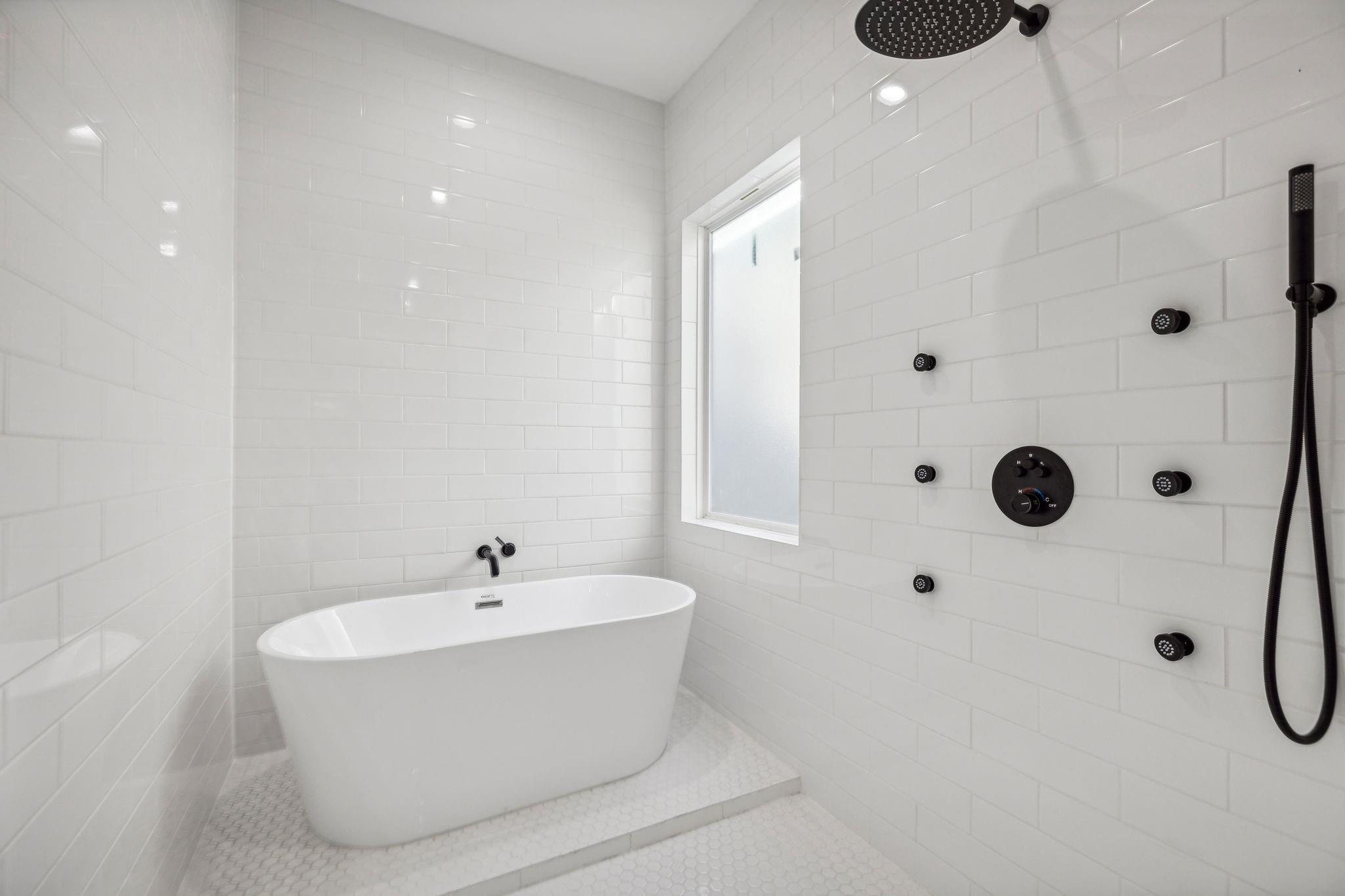1142 W 16th Street