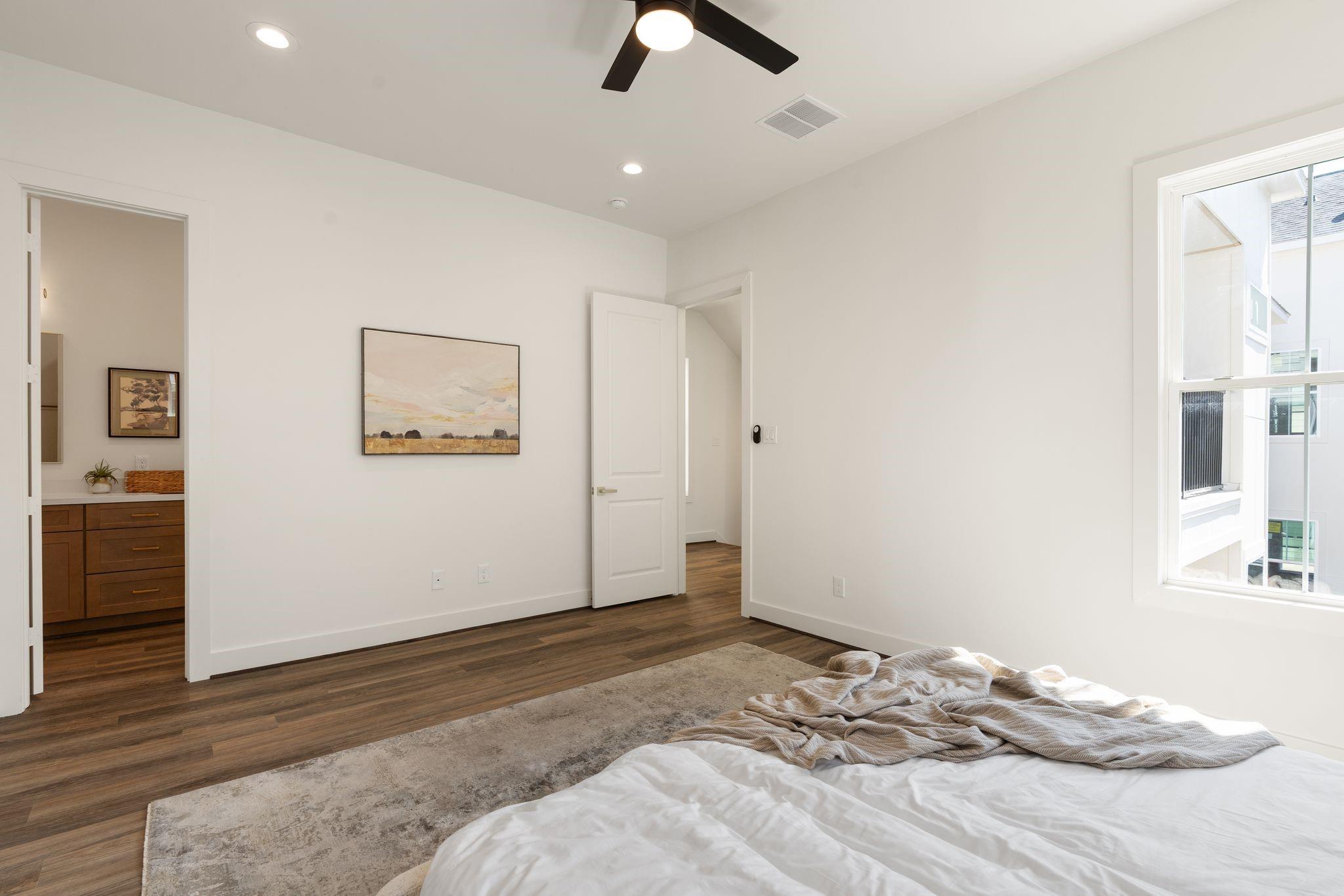 1142 W 16th Street