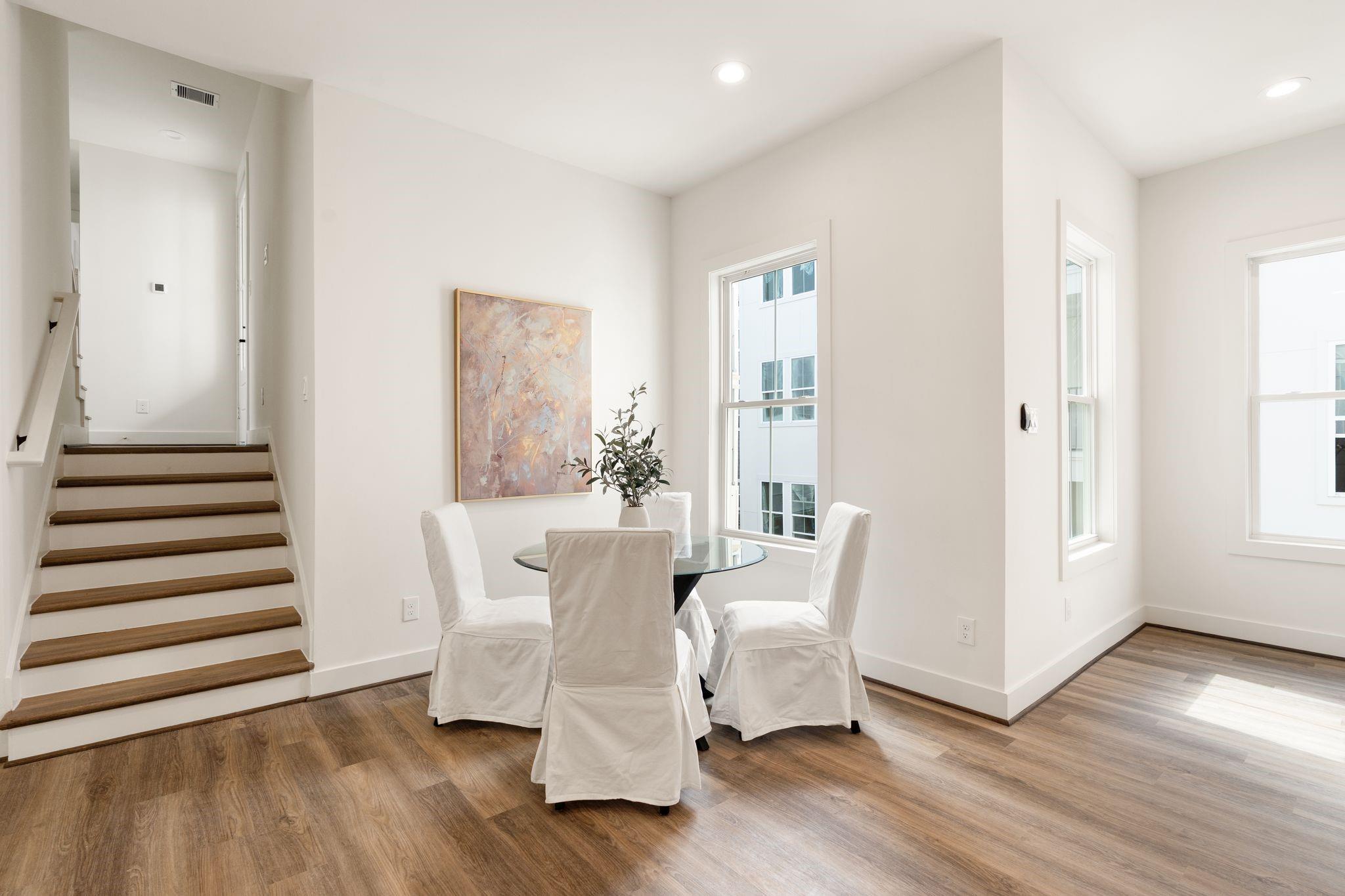 1142 W 16th Street