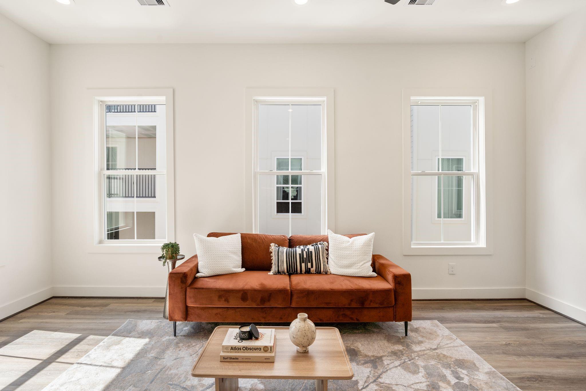 1142 W 16th Street