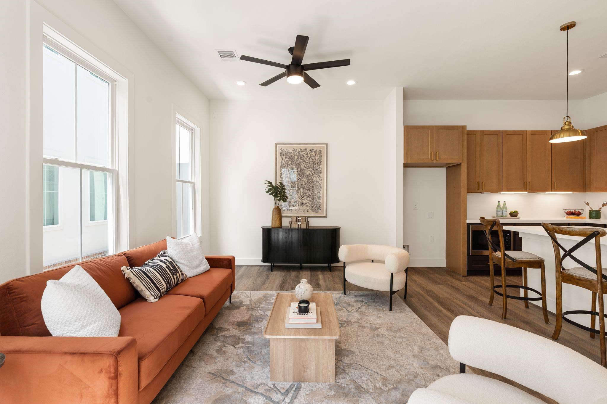 1142 W 16th Street