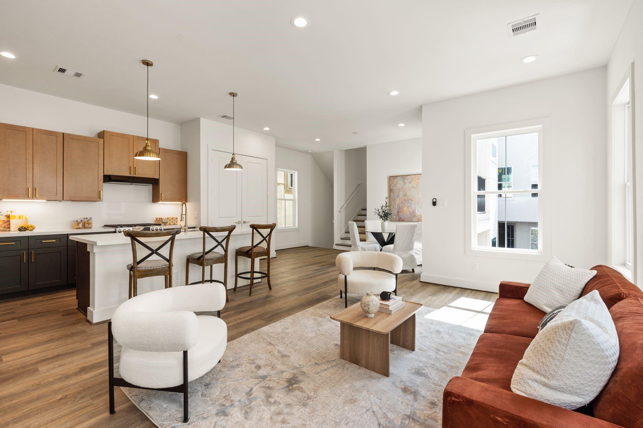 1142 W 16th Street