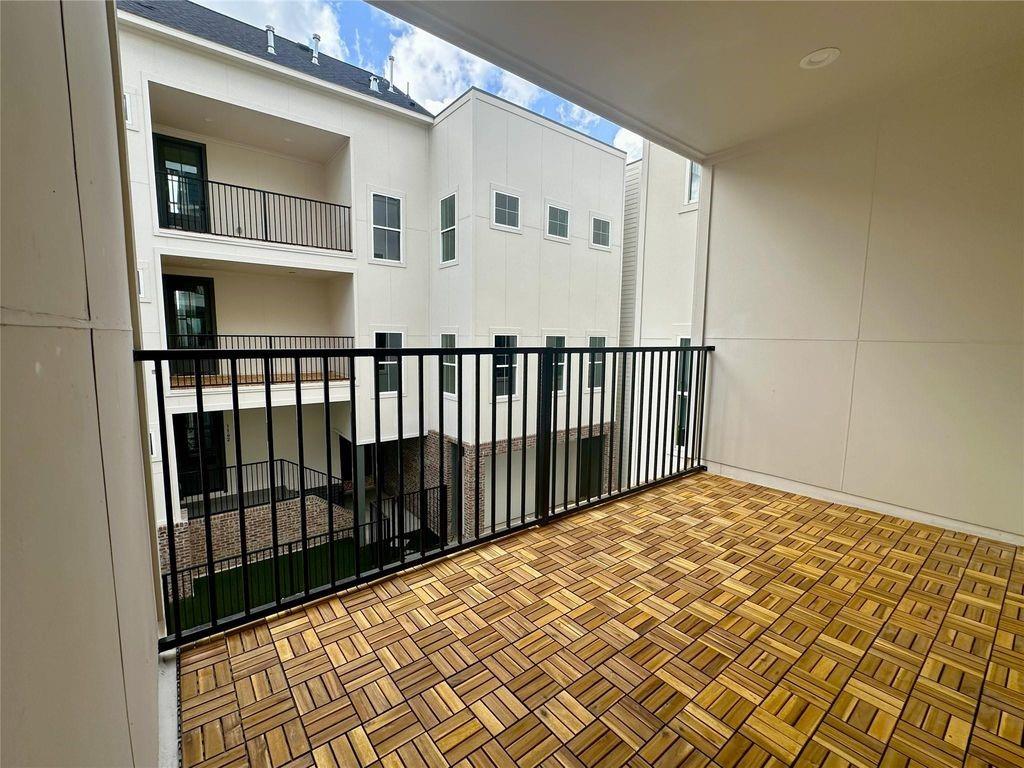 1142 W 16th Street