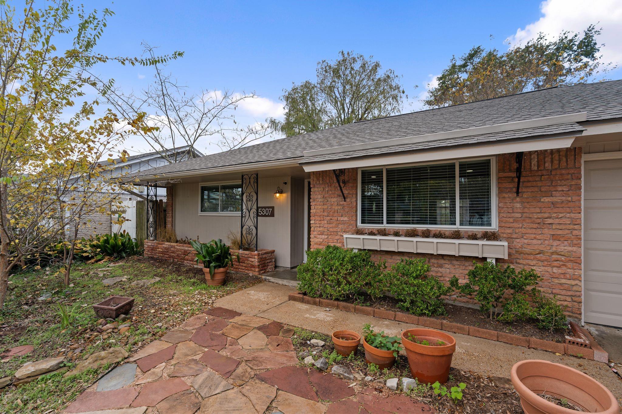 5307 Poinciana Drive