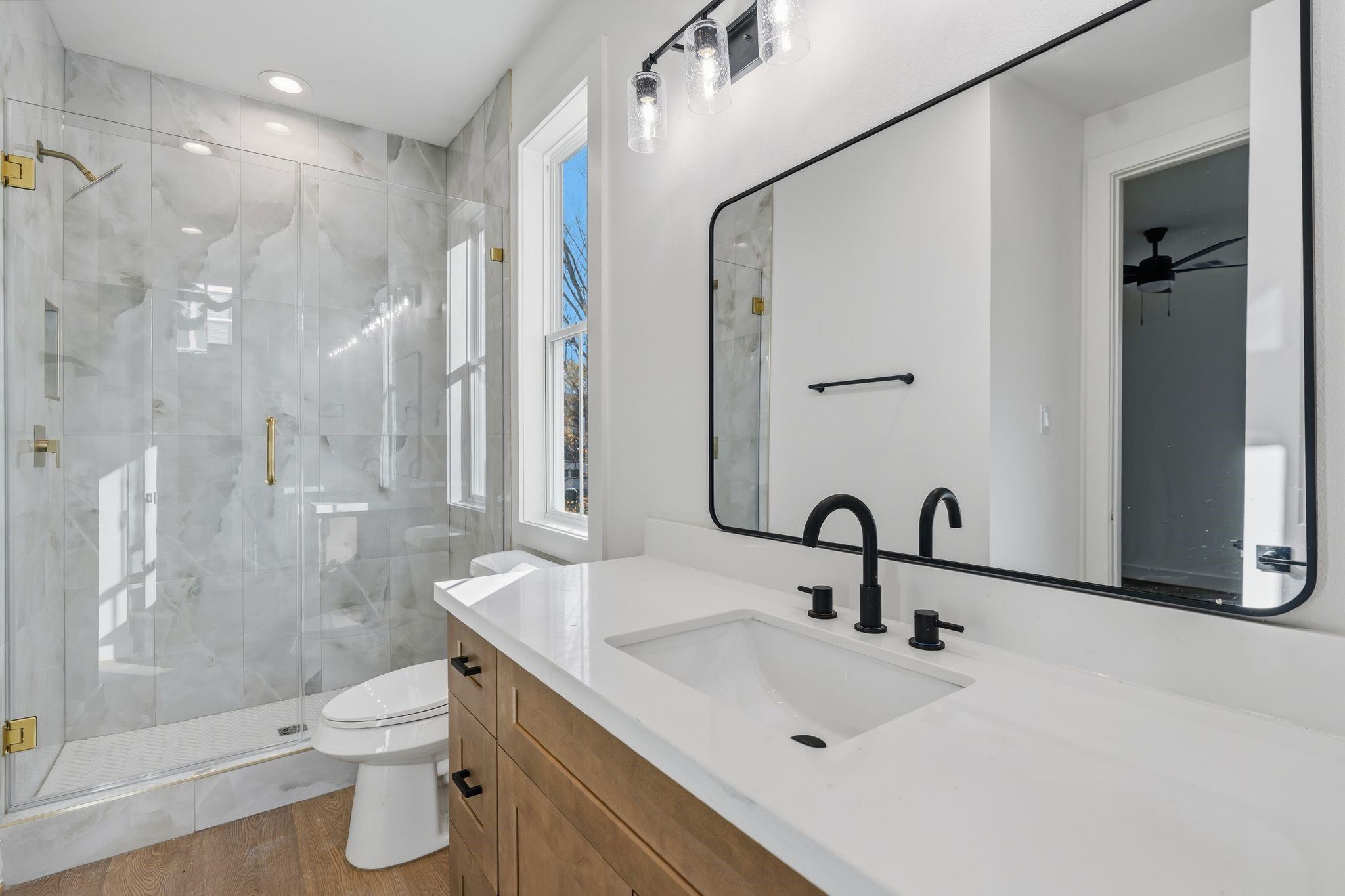 1140 W 16th St Street