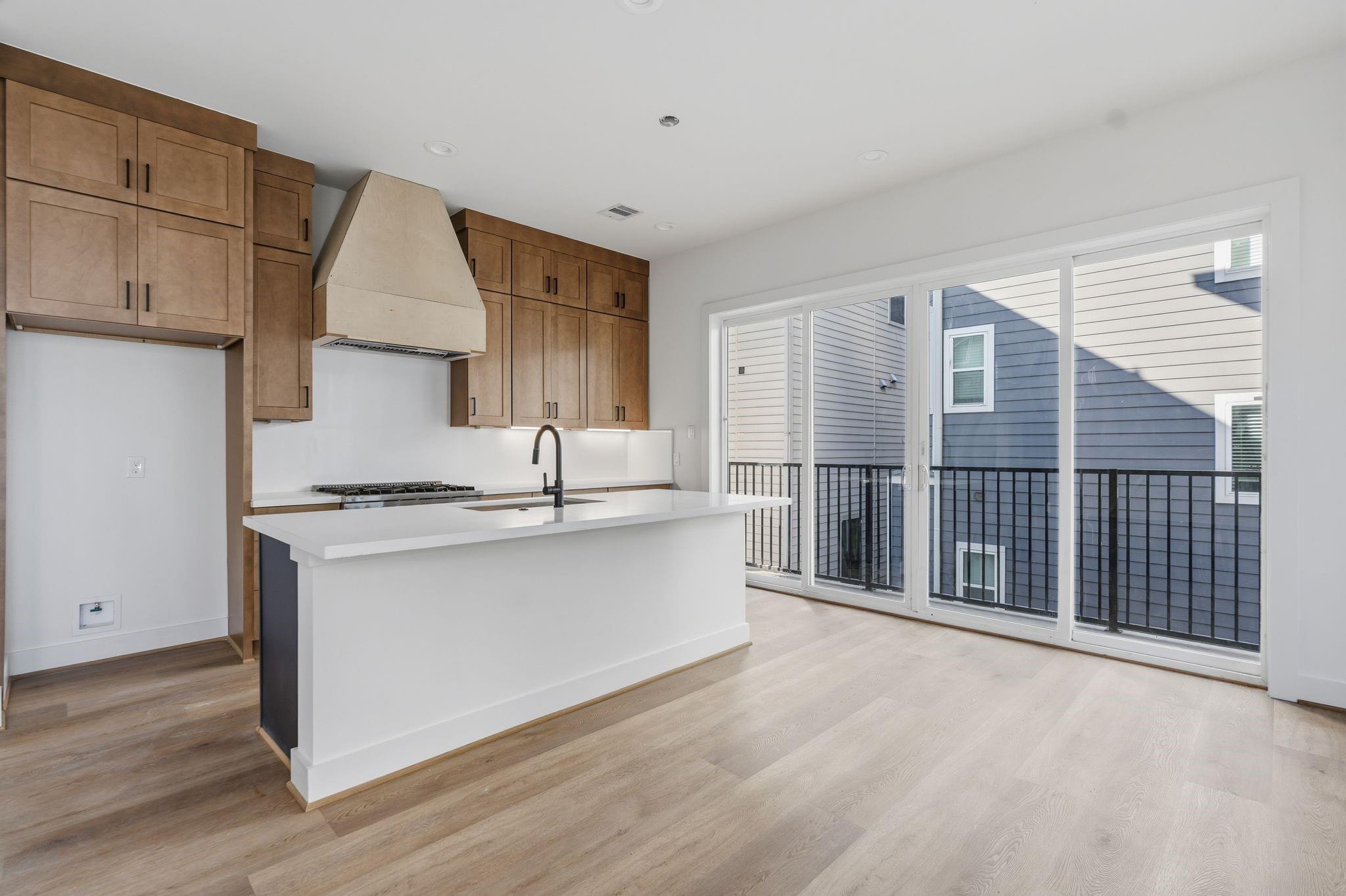 1140 W 16th St Street