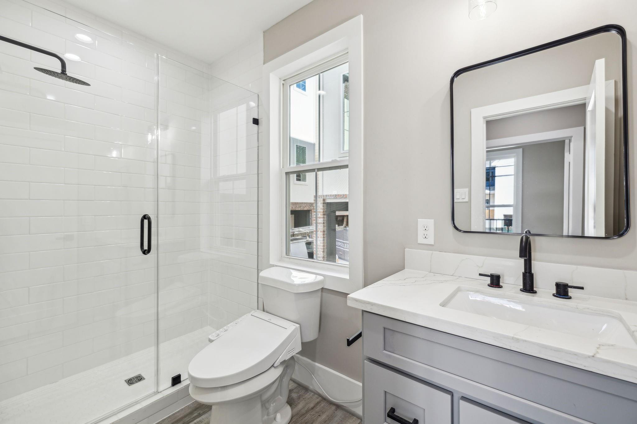 1142 W 16th Street