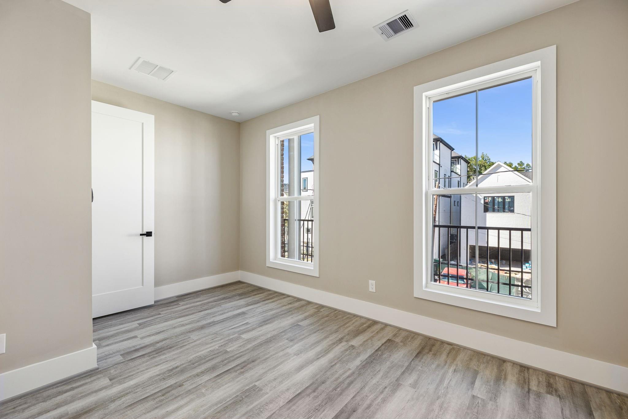 1142 W 16th Street