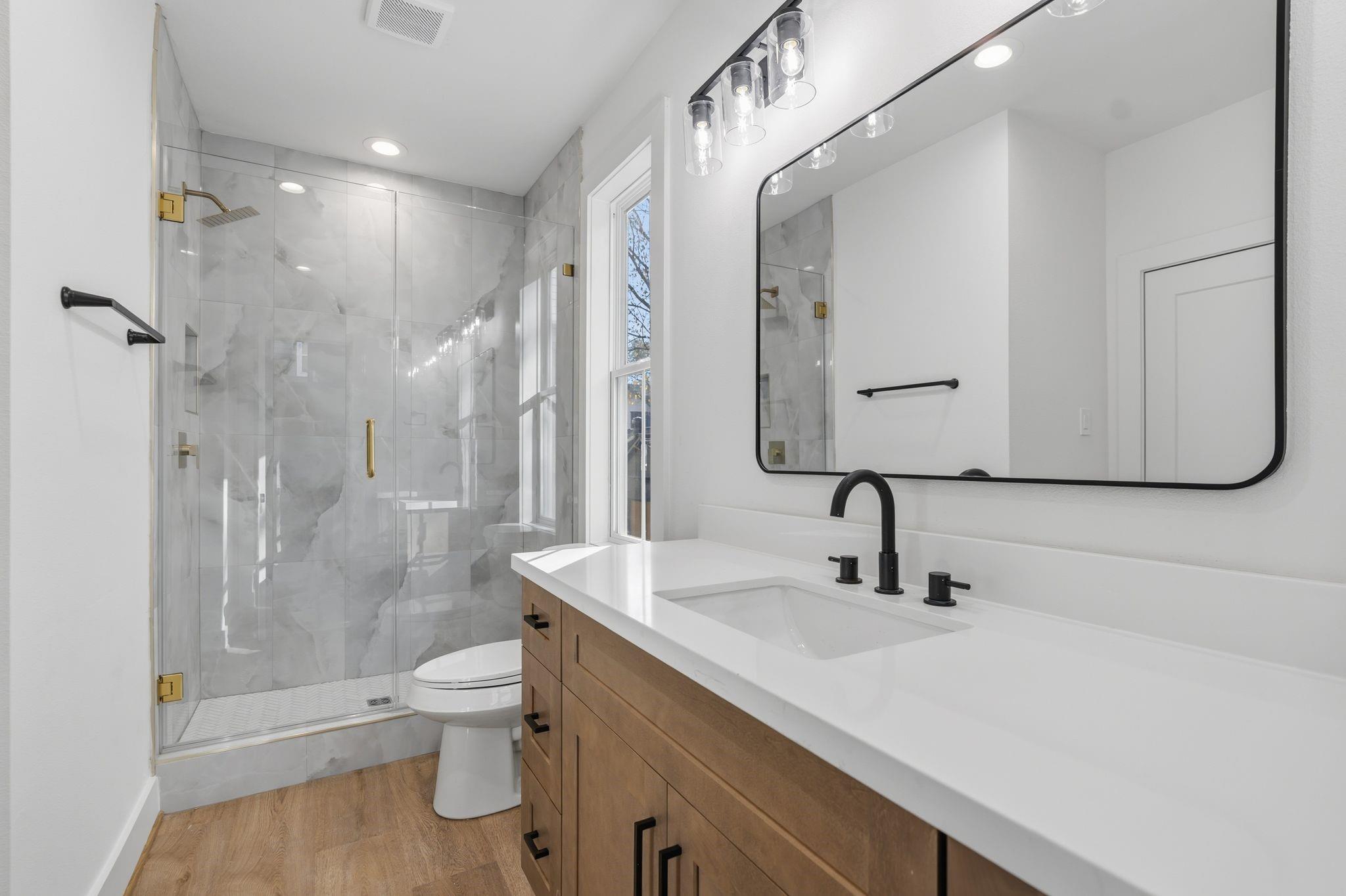 1140 W 16th St Street