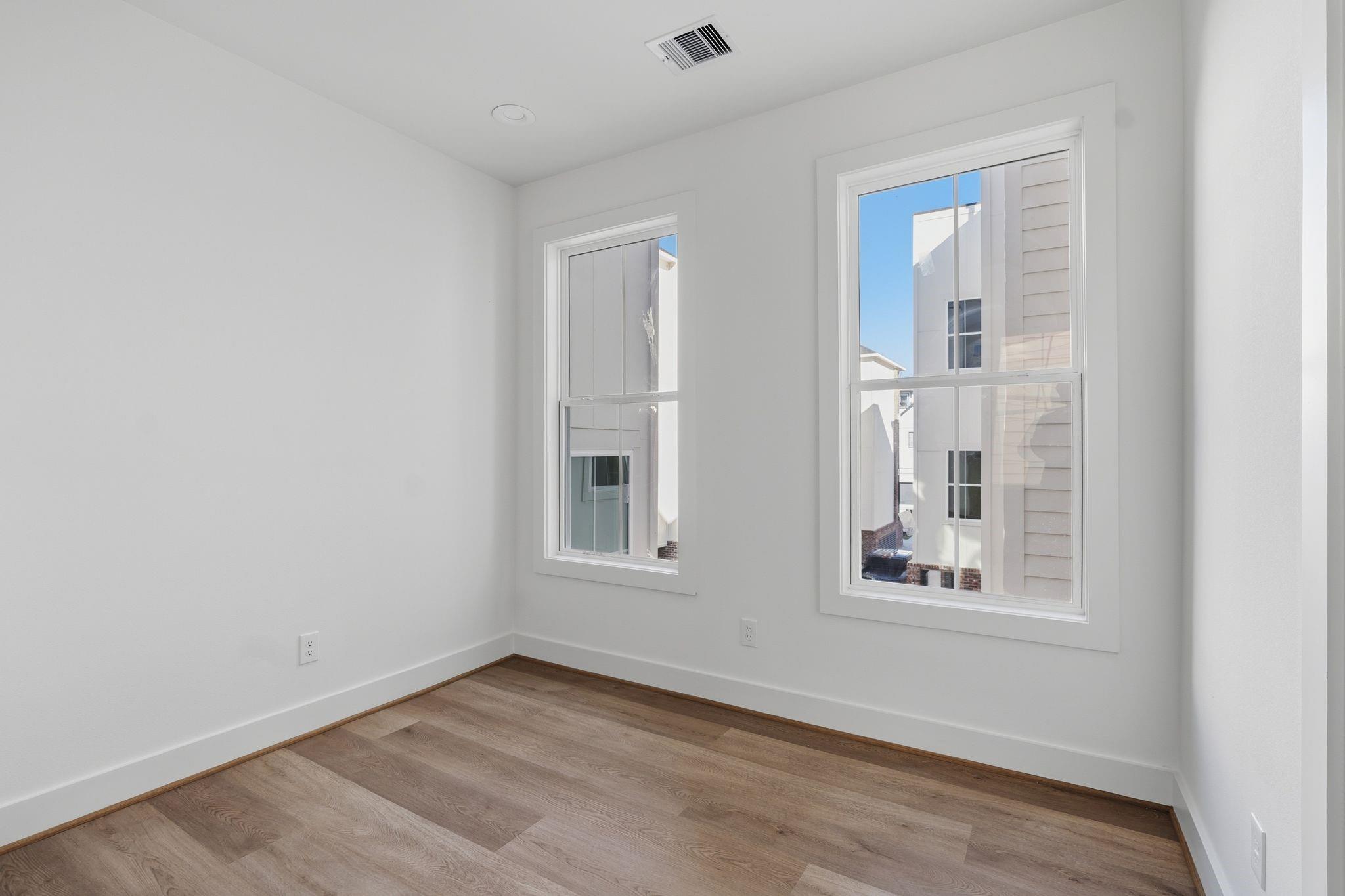 1140 W 16th St Street