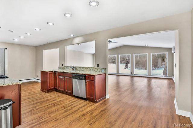 146 W HICKORY GROVE Road