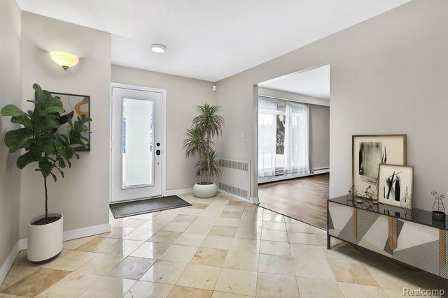 146 W HICKORY GROVE Road