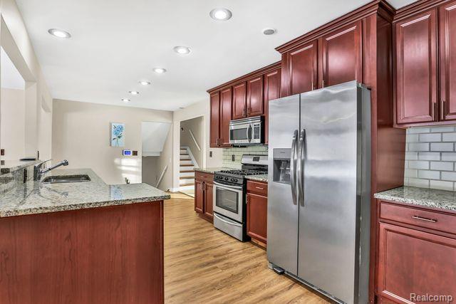 146 W HICKORY GROVE Road