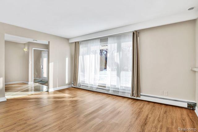 146 W HICKORY GROVE Road
