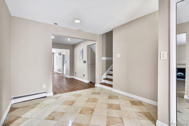 146 W HICKORY GROVE Road