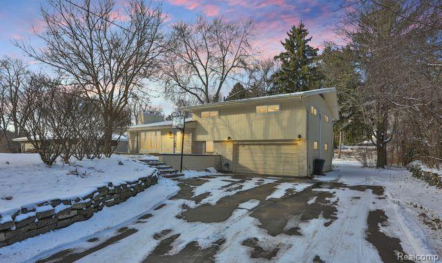 146 W HICKORY GROVE Road