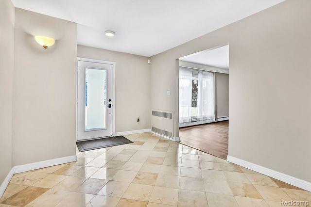 146 W HICKORY GROVE Road